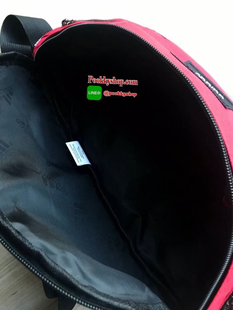 Adidas Classic waist bag กระเป๋าสไตล์คาดอกหรือคาดเอว วัสดุผ้าแคนวาส ด้านหน้ามี2ช่องซิปใส่ของจุกจิก ช่องหลักสามารถใส่กระเป๋าสตางค์ยาวได้ ภายในบุผ้าสกรีนโลโก้ มีช่องซิปหลังเพิ่มอีก1ช่อง พกพาได้สะดวก ความยาวสายปรับฟรีไซส์ ใช้ได้กับทุกเพศเลยคร้า!!