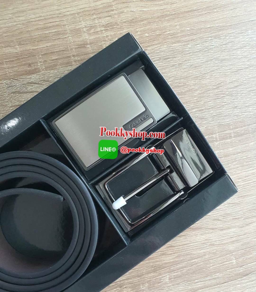 CALVIN KLEIN BELT AND BUCKLE SET เซตเข็มขัดหนังวัวแท้คุณภาพดี ในเซตประกอบด้วย หัวเข็มขัดโลหะ 2 หัว 2 แบบ พร้อมกับเข็มขัดหนังเรียบ 1 เส้นที่สามารถใช้ได้ทั้ง 2 ด้านสีดำสลับน้ำตาล สวยน่าใช้มากๆค่ะ