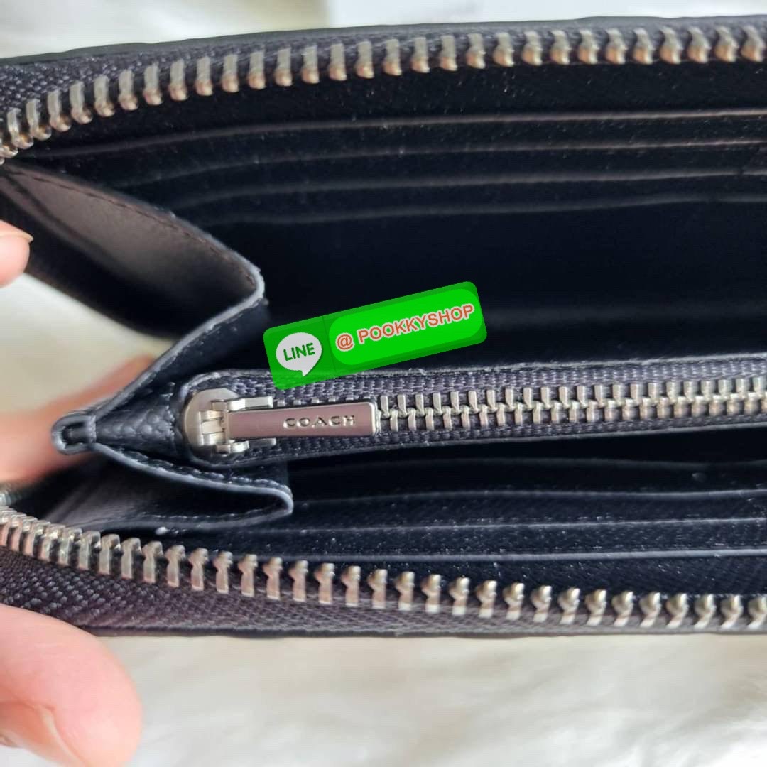 COACH ACCORDION WALLET IN SIGNATURE LEATHER (COACH F58113 ) กระเป๋าสตางค์ลาย C นูน แบบซิปรอบ เหมาะสำหรับคนที่ชอบกระเป๋าสตางค์แบบใบยาว วัสดุหนังแท้ เปิดปิดด้วยซิปรอบ ใส่บัตรเครดิตได้ 12 ใบมีช่องซิปตรงกลางใส่เหรียญ สามารถใส่โทรศัพท์มือถือได้