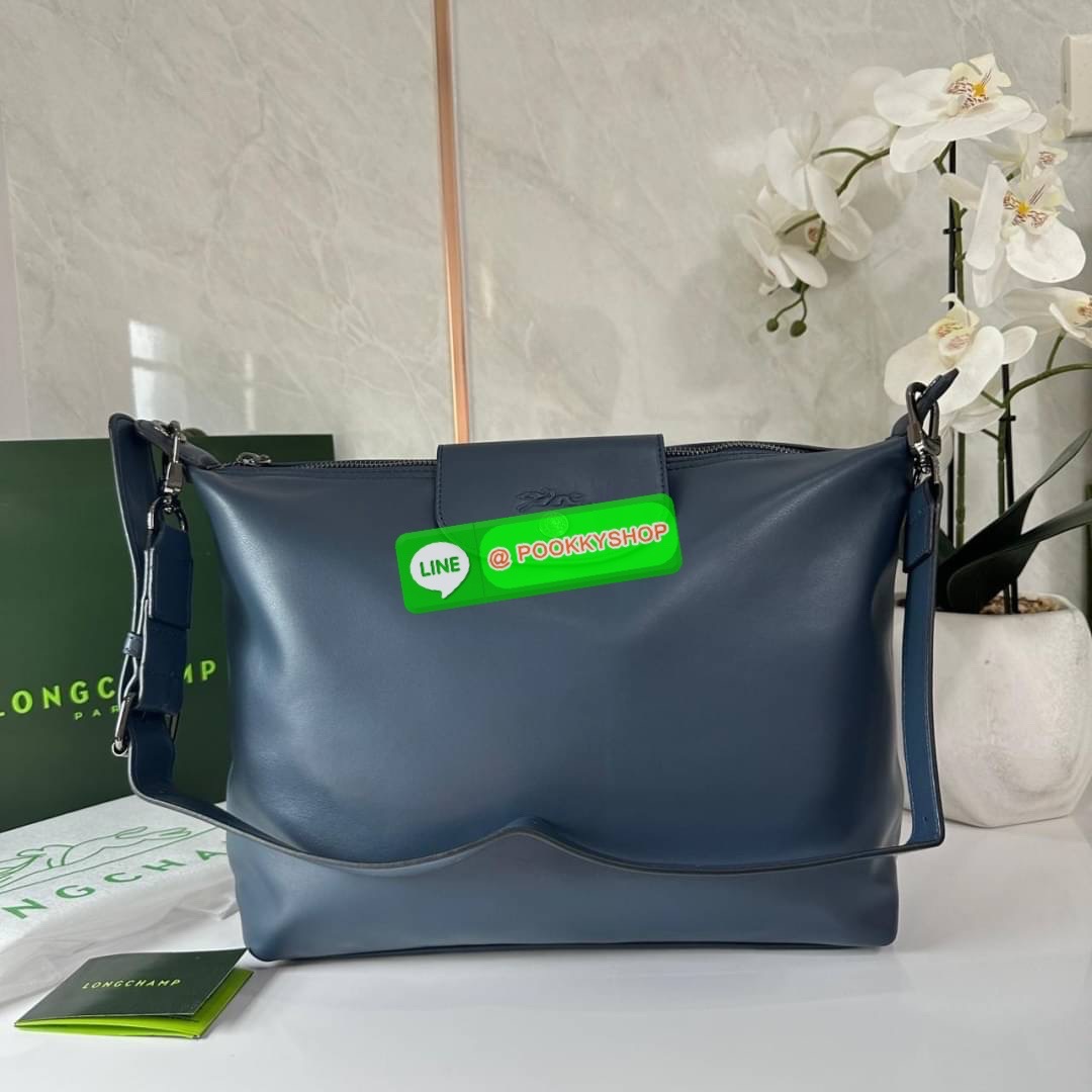 LONGCHAM LE PLIAGE XTRA Hobo bag M กระเป๋าสะพายไหล่ HOBO ออกแบบเพื่อให้ดูเรียบหรูหรา มีความสง่า รูปทรงเก๋ไก๋ วัสดุหนังแกะนิ่มมือ สายสะพายไหล่ปรับระดับได้และถอดออกถือได้ เปิด- ปิด ด้วย ซิป ภายใน ช่องโล่งกว้าง มีช่องซิปแยก ใบใหญ่สามารถใส่ของได้เยอะคะ