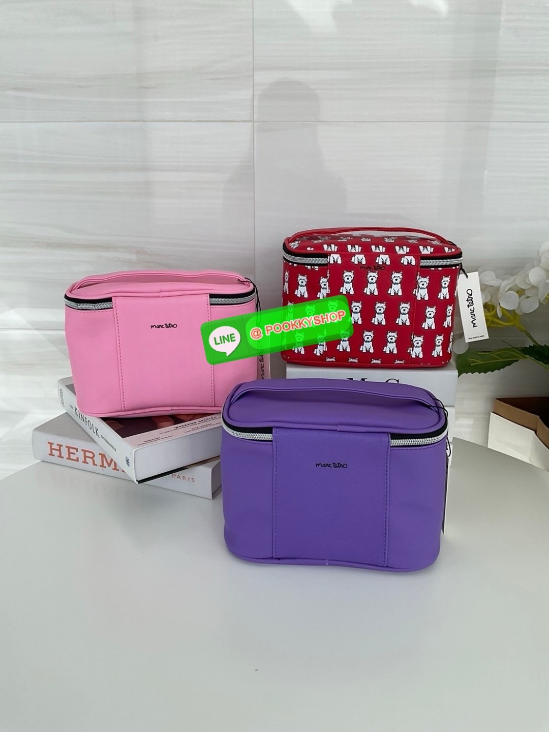🚚 พร้อมส่ง 🚚 Marc Tetro Large Make Up Tote /Travel สินค้าแบรนด์แท้100% พร้อมแท็ก!! แบรนด์ดังจากอเมริกา รุ่นขายดีในประเทศญี่ปุ่น กระเป๋าเครื่องสําอาง แบบมือถือ ลาย แมว / สุนัข มีให้เลือก 3 ลาย วัสดุหนัง pvc หนังเทียม น้ำหนักเบา ปิด/เปิด ด้ว