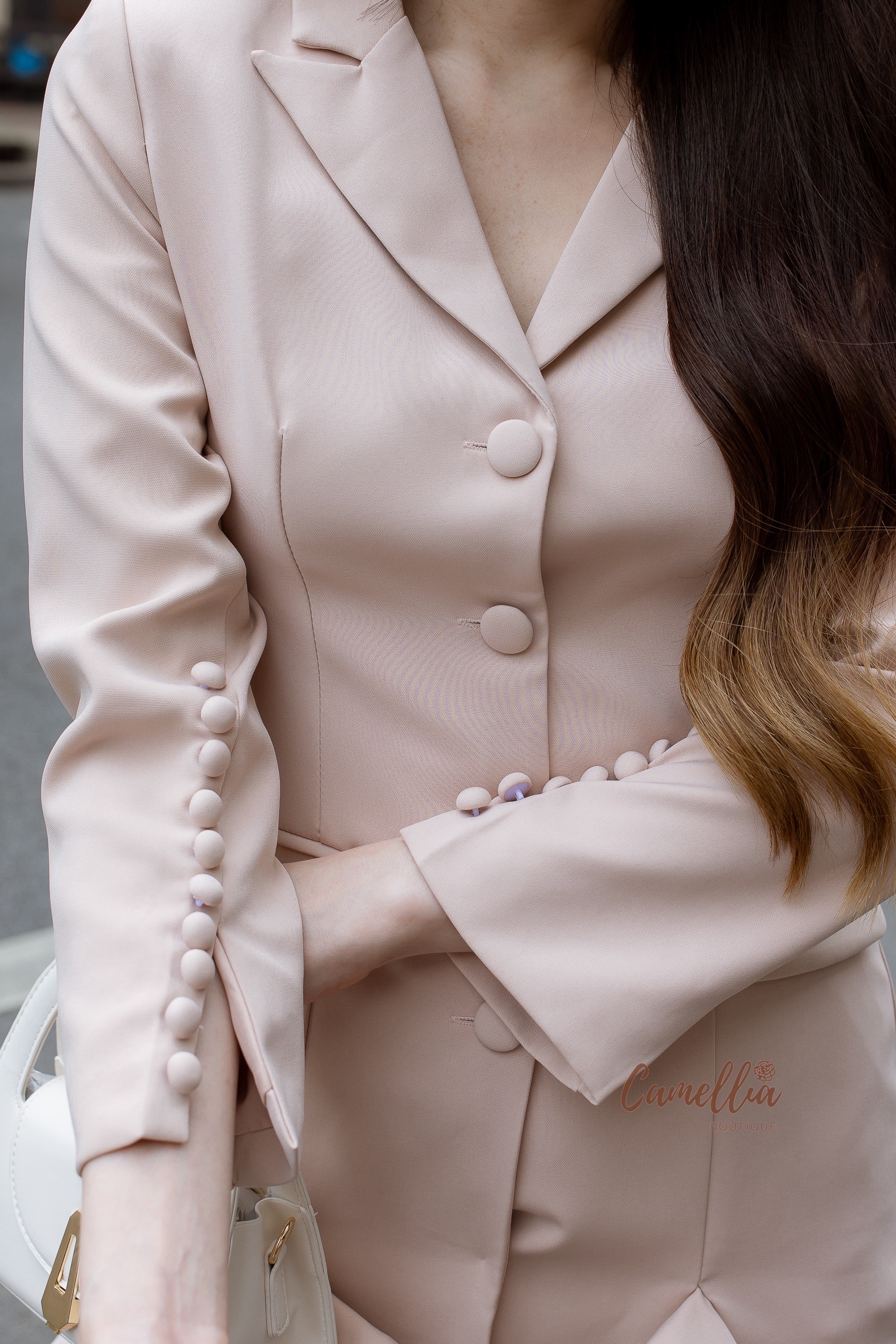 เดรสแฟชั่น ชุดเดรสสูทแขนยาวระบายๆ แขนแต่งกระดุมเรียงเม็ดสวย