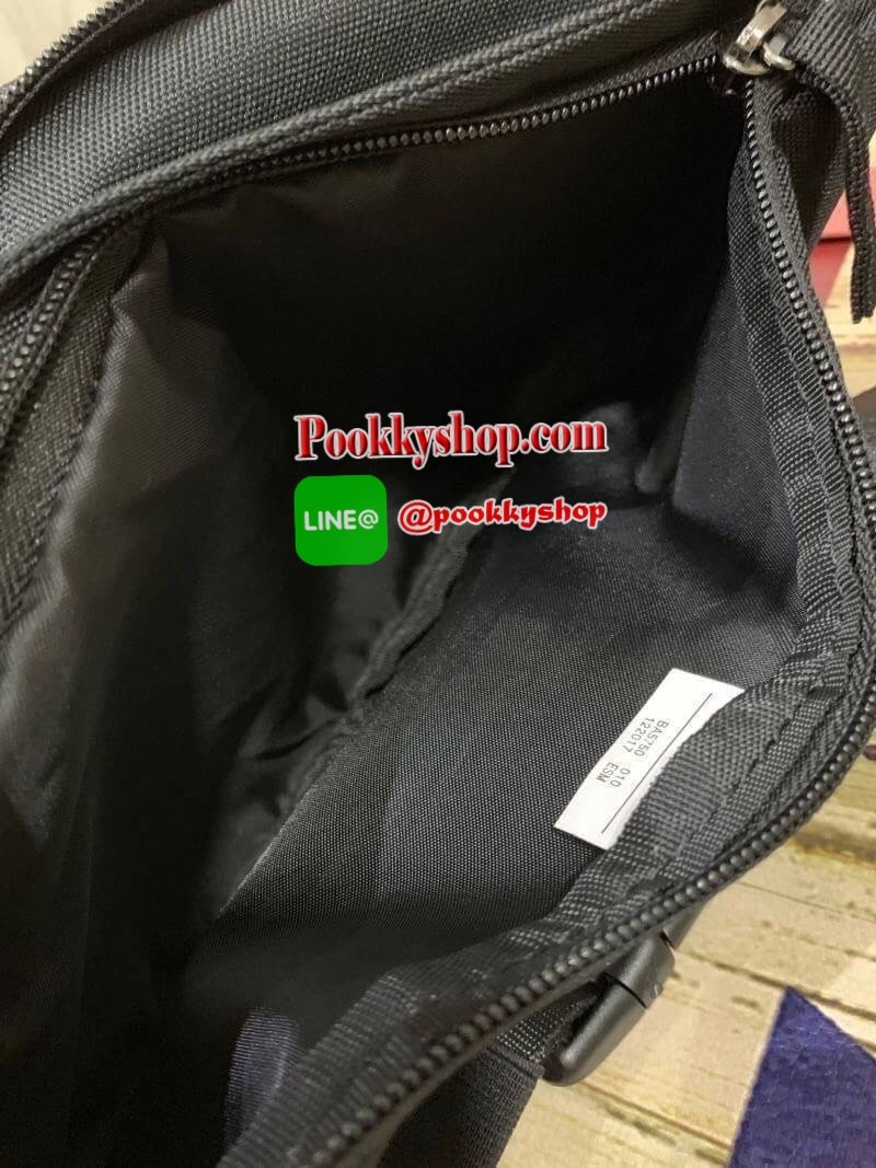 NIKE HERITAGE WAIST BAG (BA5750-010) กระเป๋าทรงคาดเอวและคาดหน้าอกสไตล์สปอร์ต เปิดปิดด้วยซิปคู่ ภายในใส่กระเป๋าสตางค์ยาวได้ ด้านหน้าสกรีนโลโก้แบรนด์ สายคาดปรับความยาวได้ฟรีไซส์ น้ำหนักเบา จะสะพายคาดอกช้อปปิ้งหรือจะวิ่งออกกำลังกายก็ได้คร้า!!