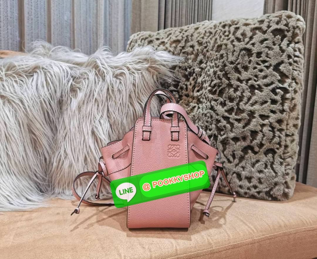 ✴️พร้อมส่งค่ะ!✴️เอาใจสายหวานกับสีพาสเทล!✴️ NEWIN! LOEWE HANDLE & SHOULDER BAG GIFT WITH PURCHASE (GWP) กระเป๋าถือหรือสะพายหนังแท้พรีเมี่ยมกิ๊ฟ Limited จาก LOEWE PERFUME DUTYFREE รุ่น Rare items สุดๆวัสดุหนังแท้ Calfskin หนังสวยดีไซน์ค