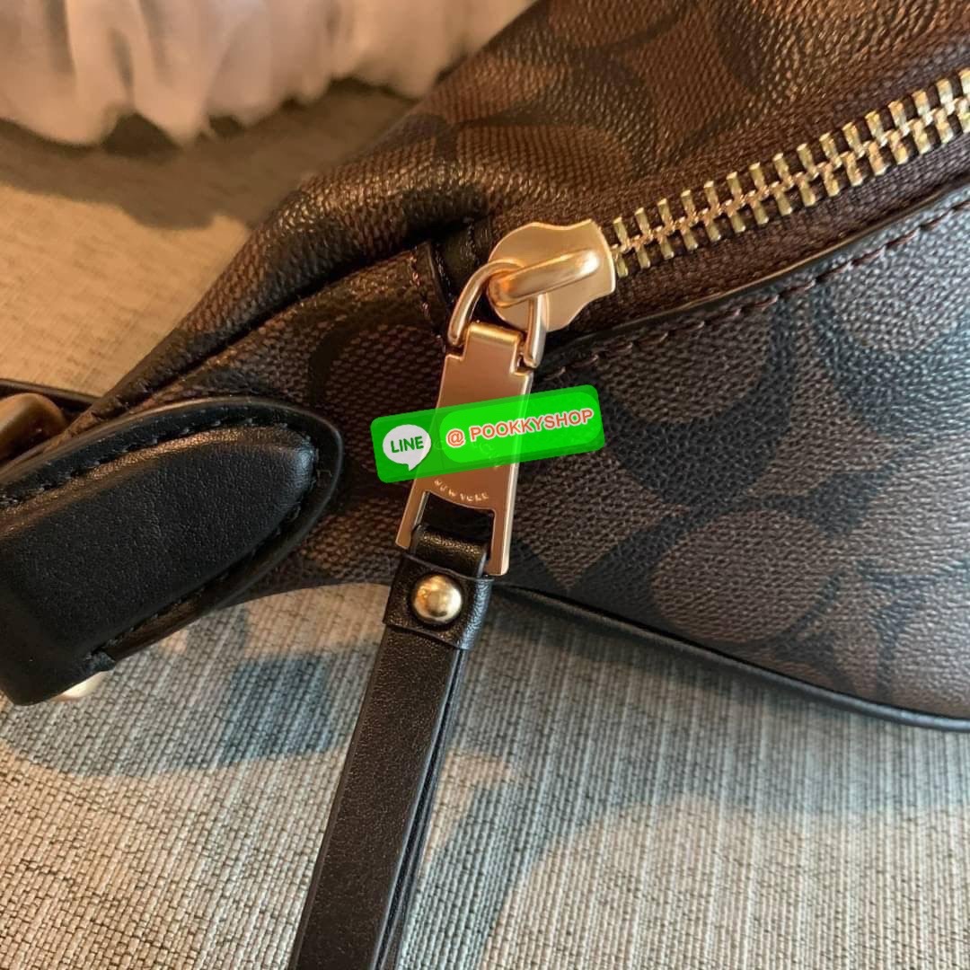 COACH F48740 BELT BAG IN SIGNATURE CANVAS กระเป๋าคาดอกทรง Unisex ทรงโดมรุ่นยอดฮิตไม่มีตกเทรน สวยเท่ทุกสี วัสดุหนังแคนวาสเคลือบคุณภาพดีตัดหนังแท้ ทนทาน ใช้งานง่าย ภายในเป็นช่องโล่ง ใส่ของได้เยอะ หยิบจับได้สะดวก ใช้ได้ทั้งชายและหญิง ใบจริงสวยไม่ผิดหวังคะ