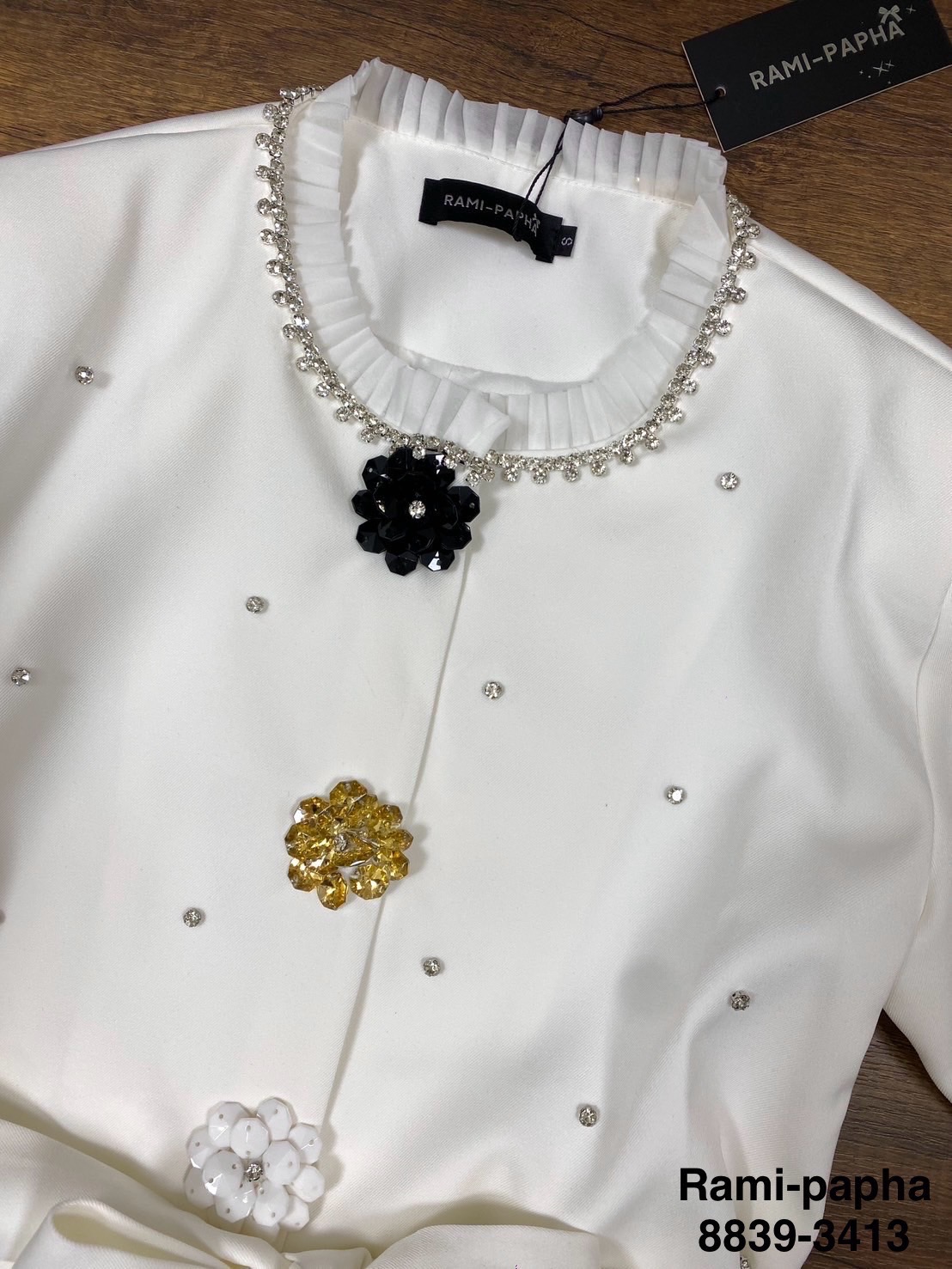 ชุดเซทแฟชั่น ชุดเซต เนื้อผ้างานสูทอย่างดี สวมใส่สบาย เสื้อแขนยาวดีเทลแต่งระบายรอบคอและปลายแขน