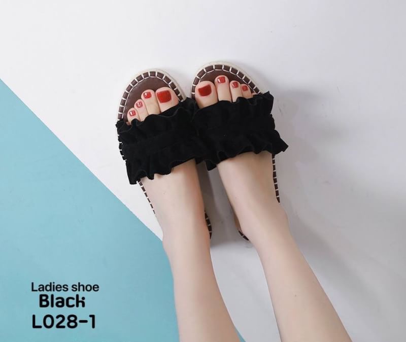 พร้อมส่งงานนำเข้า รองเท้าแตะแฟชั่นแบบสวมวัสดุพื้นปอสานทรงสวมหนังสักหลาด แต่งชายระบายพรางเท้าสวย พื้นเย็บอย่างดีโทนสีขับผิว ใส่ลำลองสบายๆ