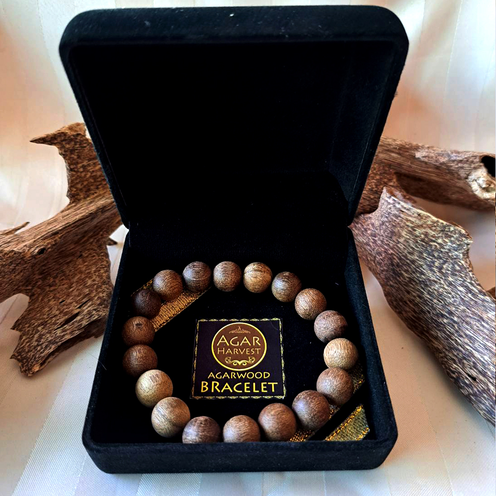 สร้อยข้อมือ กำไล ลูกประคำ จากแก่นไม้หอมกฤษณา ในกล่องกำมะหยี่ สวยหรู (18เม็ด 12มิล) Agarwood Beads Bracelet with Box (18 Beads) 12mm / Mala / Rosary 1 unit