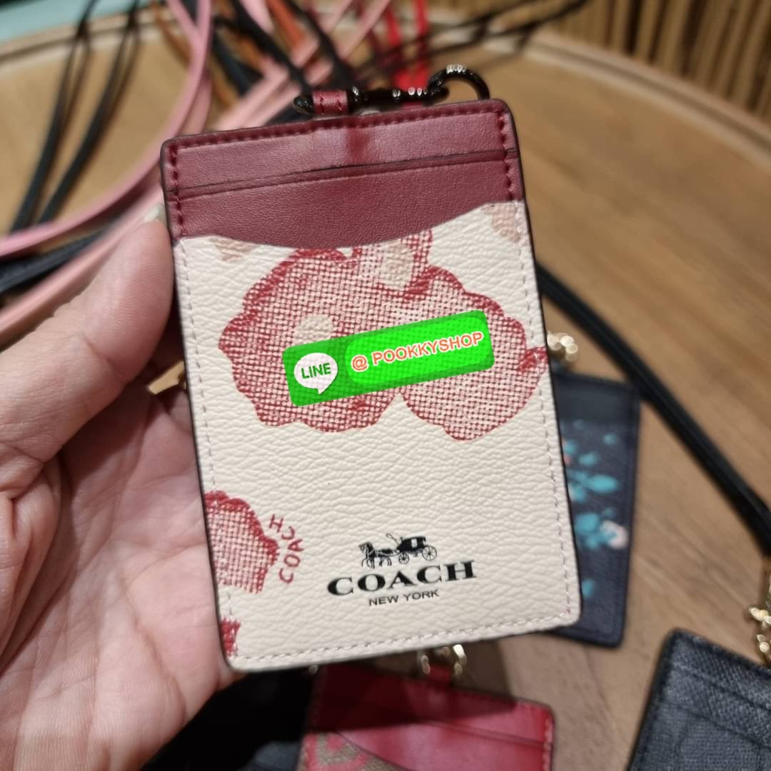 กระเป๋าใส่บัตรคล้องคอ Coach card holder ราคาพิเศษสุดๆ!!! ของหายาก!! ง่ายๆแบบไม่ธรรมดา!! คลาสสิคแต่มีดีเทลโดดเด่น!! กระเป๋าถนอมบัตร พร้อมสายคล้องคอ ดีไซน์ลวดลายสวย ดูดีทุกแบบ ใช้งานง่าย พกพาสะดวก จะใส่บัตรพนักงาน บัตรเครดิต บัตรปชช. ใบขับขี่ และบัตรอื่นๆที