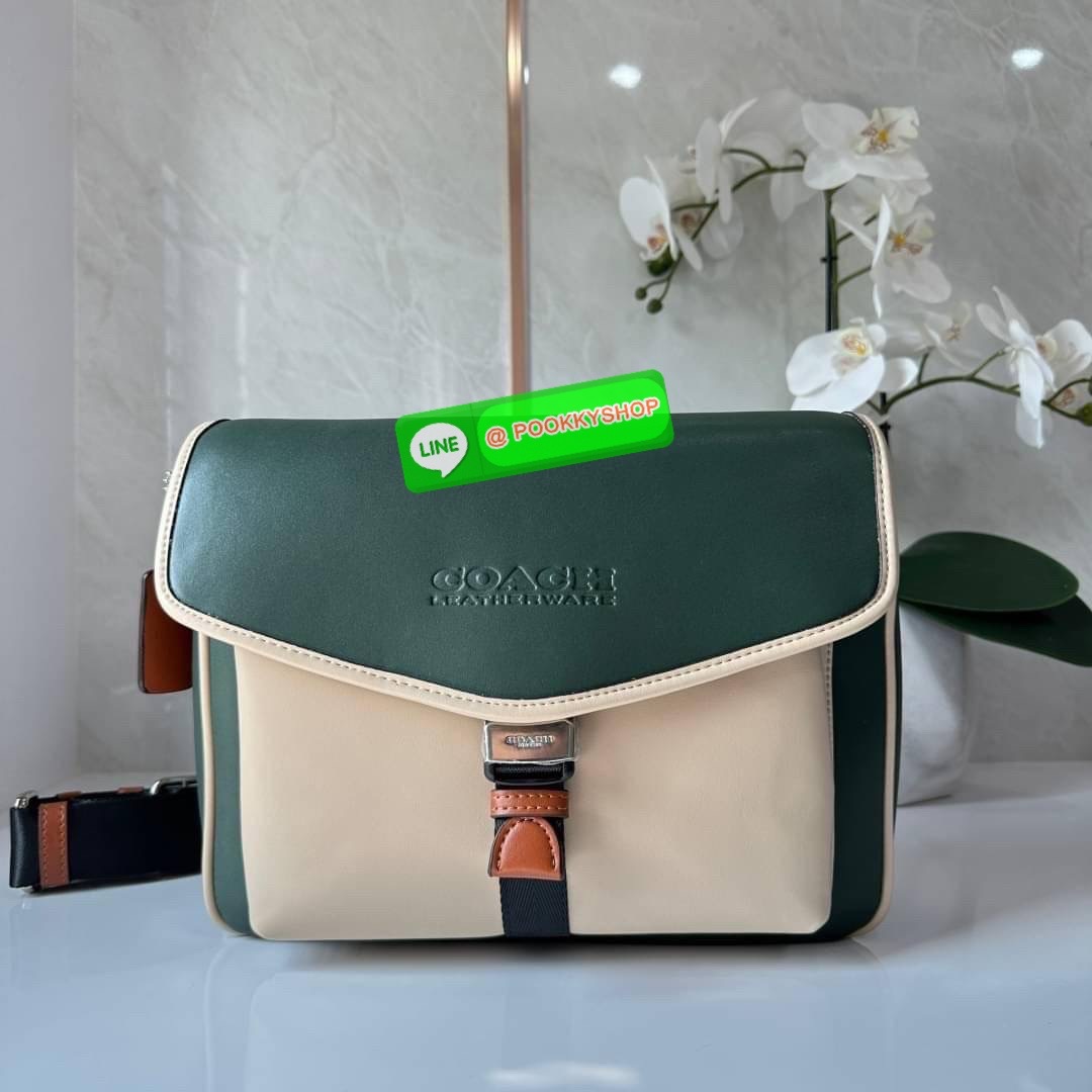 COACH CHARTER MESSENGER IN COLORBLOCK (CH755) กระเป๋าสะพายข้างผู้ชายคอลเลคชั่นใหม่ วัสดุหนังแท้ทั้งใบ เปิดปิดกระเป๋าแบบตัวกดล็อค ด้านในมีช่องหลัก 2 ช่อง ด้านหลังมีช่องซิป 1 ช่อง สายสะพายปรับระดับได้ รุ่นนี้สะพายไปเที่ยวหรือสะพายไปทำงาน ดูดีมากค่ะ