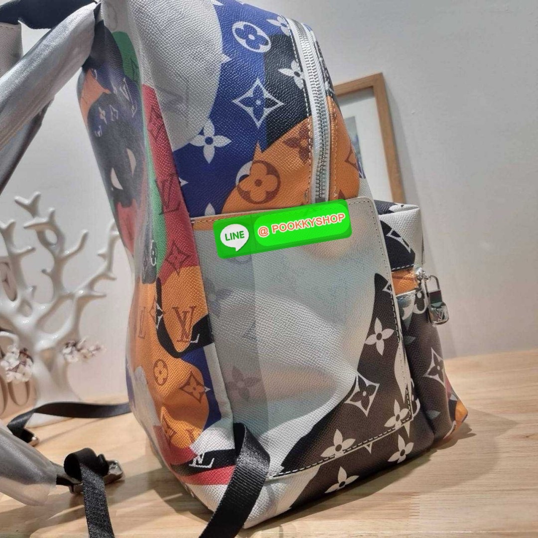 LV discovery backpack 🔆 Details ไอเท็มใหม่ 2023 ให้หนุ่มๆได้ใจสั่น กับกระเป๋าเป้สุดคูล ดีไซน์ลวดลายโดดเด่น ไม่ซ้ำใคร สีสันตกแต่งได้ลงตัว ใช้งานง่ายด้วยซิป ด้านหน้ามีช่องให้หนึ่งช่อง สายสะพายปรับได้อีกเล็กน้อย ภายในโล่งกว้างมาก มีช่องย่อยให้ เรียกไ