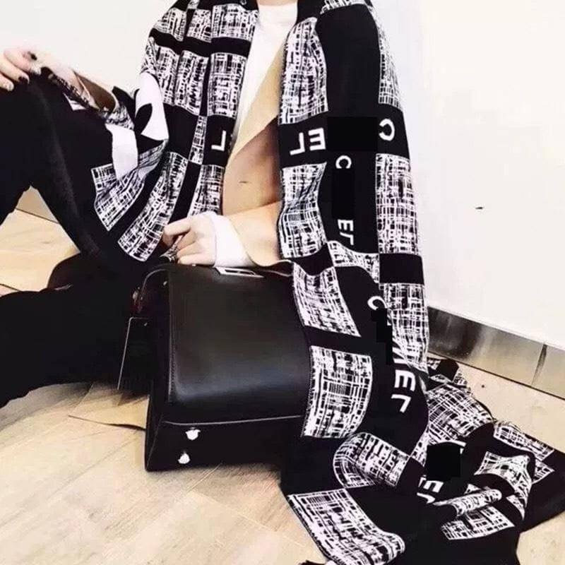 Best seller!! ผ้าพันคอ ลายแบรนด์เนื้อผ้าหนานุ่มๆเกรดพรีเมี่ยม ลายคมชัด งานนี้มาพร้อมกล่อง หรูหรามากค่ะงานนี้ใส่แมทชุดไหนๆก็ดู ไฮโซโก้หรูมากๆค่ะ งานดีๆแบบนี้สไตล์นี้ สาวๆห้ามพลาดกันเลยทีเดียวเชียว ช่วงใกล้เทศกาลแบบนี้ เหมาะจะเป็นของขวัญ ของฝากอีกด้วยนะค่ะ