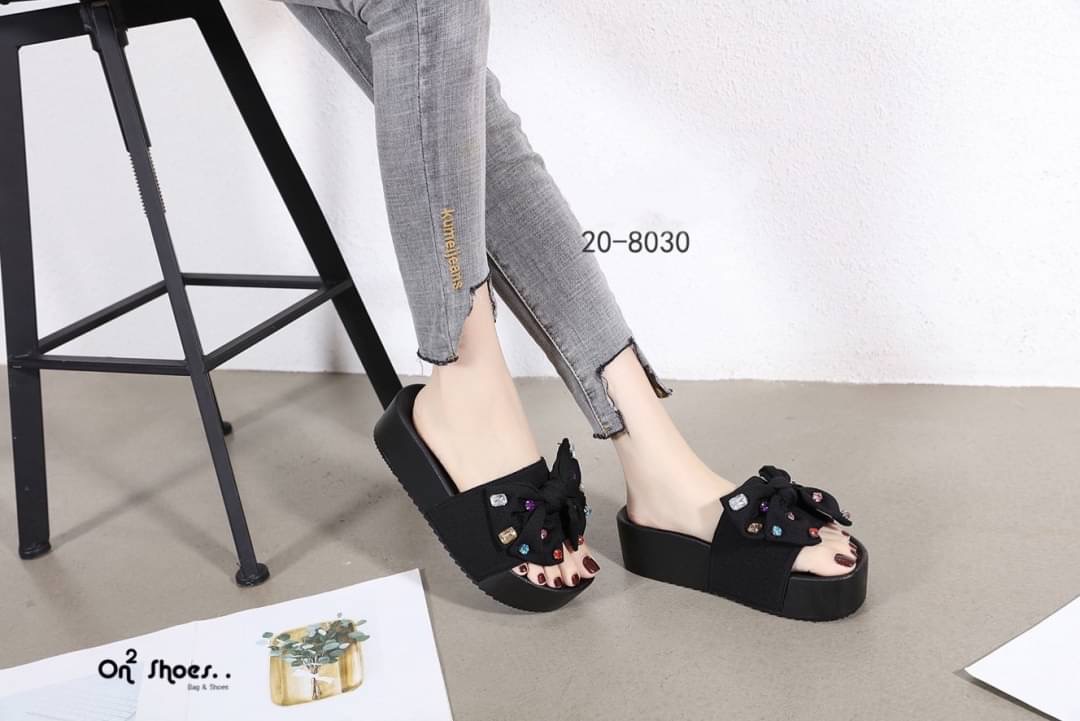 รองเท้าส้นตึกหน้าติดโบใหญ่ประดับพลอยสี ช่วงนี้ส้นตึกต้องมาค่ะ งานจริงน่ารักมากค่ะ นิ่มน่าใส่ น้ำหนักเบาใส่เดินสบาย มีให้เลือก3สีค่ะ