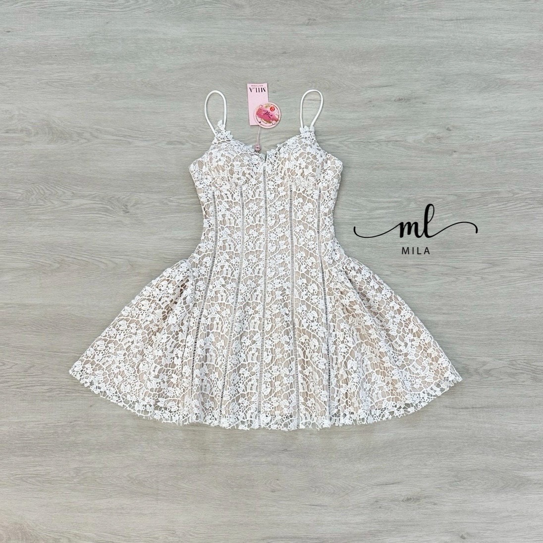 เดรสแฟชั่น เดรสลูกไม้ตัวนี้คือความเจ้าหญิงสุดดด! ใส่แล้วสวยละมุนขั้นสุด