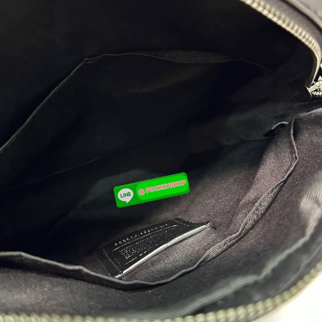 COACH Houston Flight Bag In Signature ((73336)) พร้อมส่งอีกครั้งค่ะ รุ่นที่คุณผู้ชายต้องมีติดตัว! กระเป๋าสะพายครอสบอดี้ร์ หนังแท้ หนังนิ่มดีค่ะ ด้านหน้าเป็นช่องซิปยาวให้หนึ่งช่อง เปิดปิดกระเป๋าแบบซิปภายในโล่ ใส่ของได้เยอะพอประมานเลยนะคะ พร้อมช่องแยกย่อย ใ