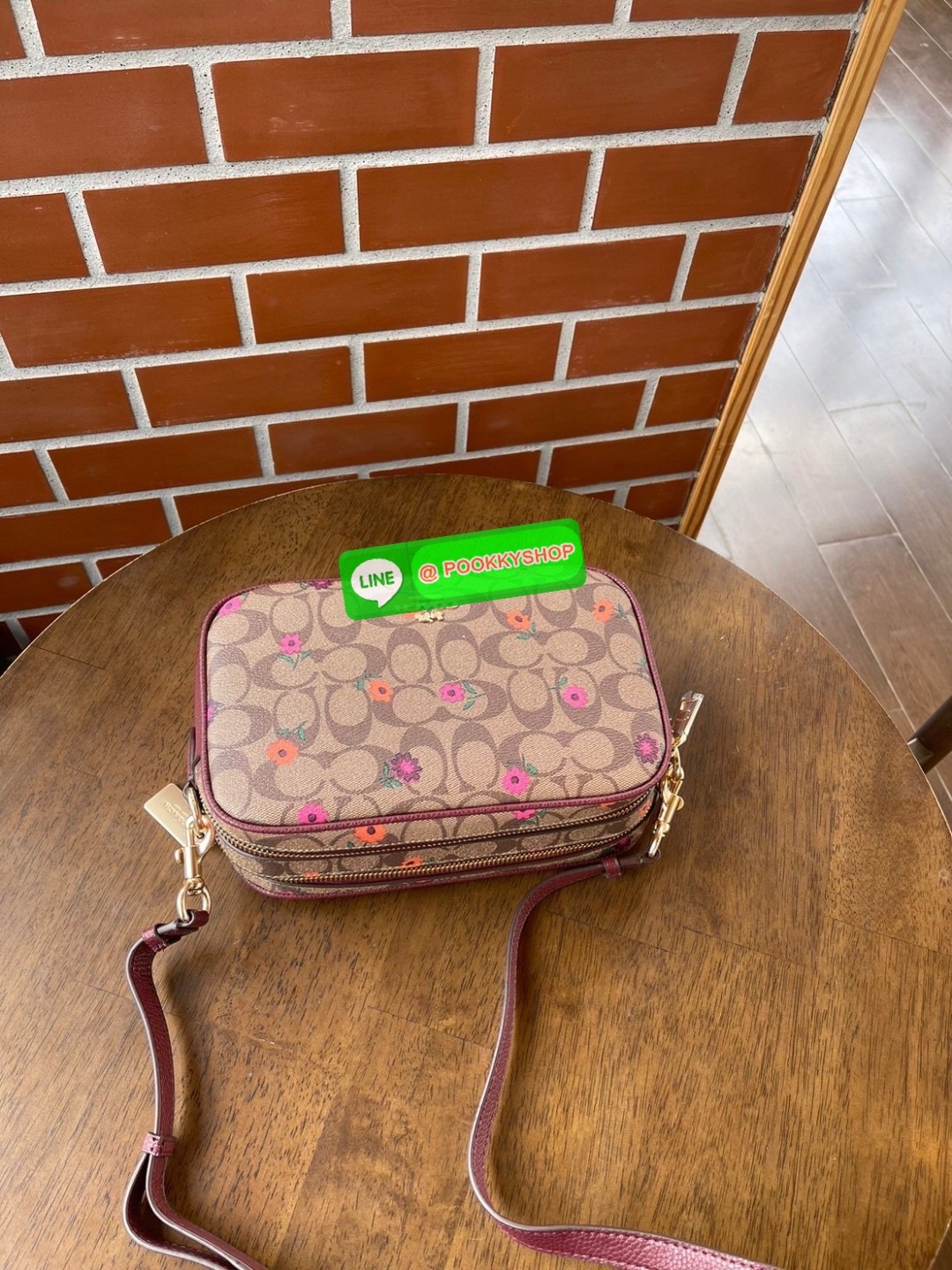 Coach JES CROSSBODY IN SIGNATURE CANVAS (COACH C5800) WHITE FLOWER PRINT /BLACK BROWN MULTI/LIGHT GOLD Product details | Signature coated canvas with smooth leather details| Inside multifunction pocket| Double zip closure, fabric lining| Outside slip pock