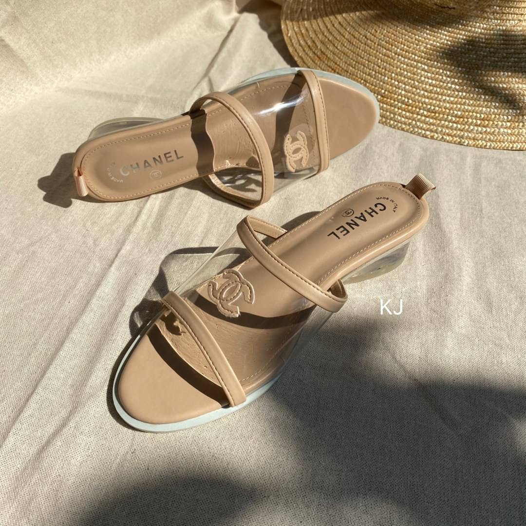 พร้อมส่ง แบบขายดี รีพีทรอบ 2 รองเท้าแตะส้นใส งานชนช้อปนะคะ chanel พื้นบุนุ่ม หน้าใสปักโลโก้ สวยมากคะ **ถ่ายจากสินค้าจริง***