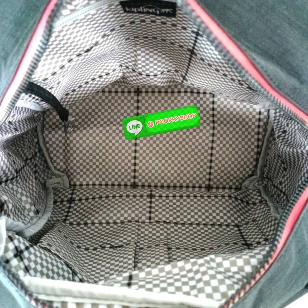 Kipling City Pack Medium Backpack กระเป๋าเป้ Kipling ขนาดกลาง วัสดุ Polyester 100% มีหูหิ้วด้านบน -ด้านหลัง มีซิปหลัง 1ช่องลึก -ด้านข้างมีช่องใส่ของเล็กน้อยทั้ง 2 ด้าน เปิด-ปิด ด้วยกระดุมแม่เหล็ก -ด้านหน้ามีช่องซิปใส่ของแยก 1 ช่อง และ ช่องปรับขนาดด้วยสายล