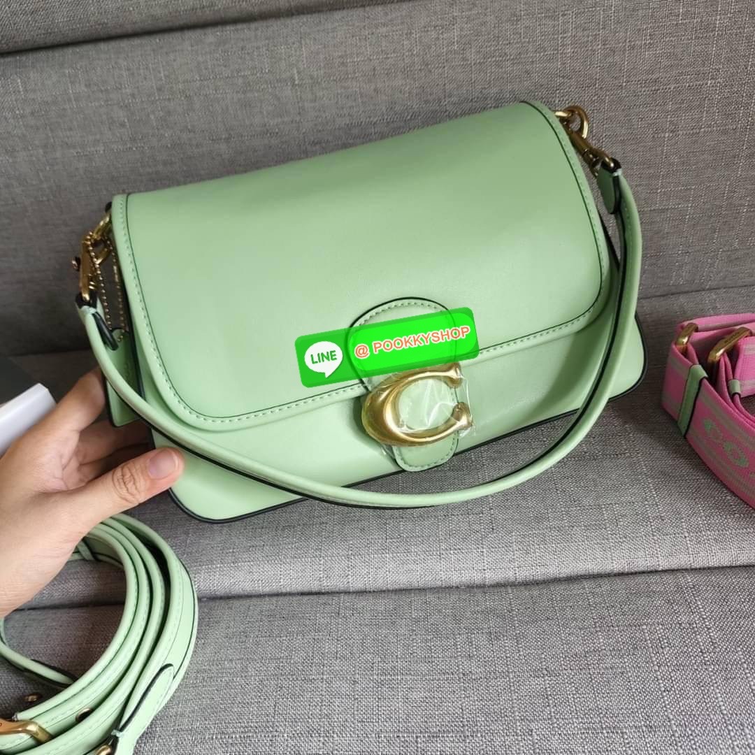 COACH SOFT TABBY SHOULDER BAG (COACH C9804) กระเป๋าข้างเรียบหรู ใบเดียวสะพายได้หลายสไตล์ มีสายสะพายให้ถึง 3 เส้น ปรับเปลี่ยนสไตล์ได้หลายลุควัสดุหนังแท้ทั้งใบ สัมผัสนิ่มมือ น้ำหนักเบา เปิดปิดแบบกระดุมแม่เหล็กเป็นอะไหล่โลโก้แบรนด์ตัวใหญ่ โดดเด่น ภายในกระเป๋