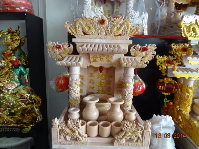 ศาลเจ้าที่ขนาด 16 นิ้ว(รุ่นร่มเย็น) 2 เสา 3 หลังคา 2หงส์ ชมพูเกล็ดทอง