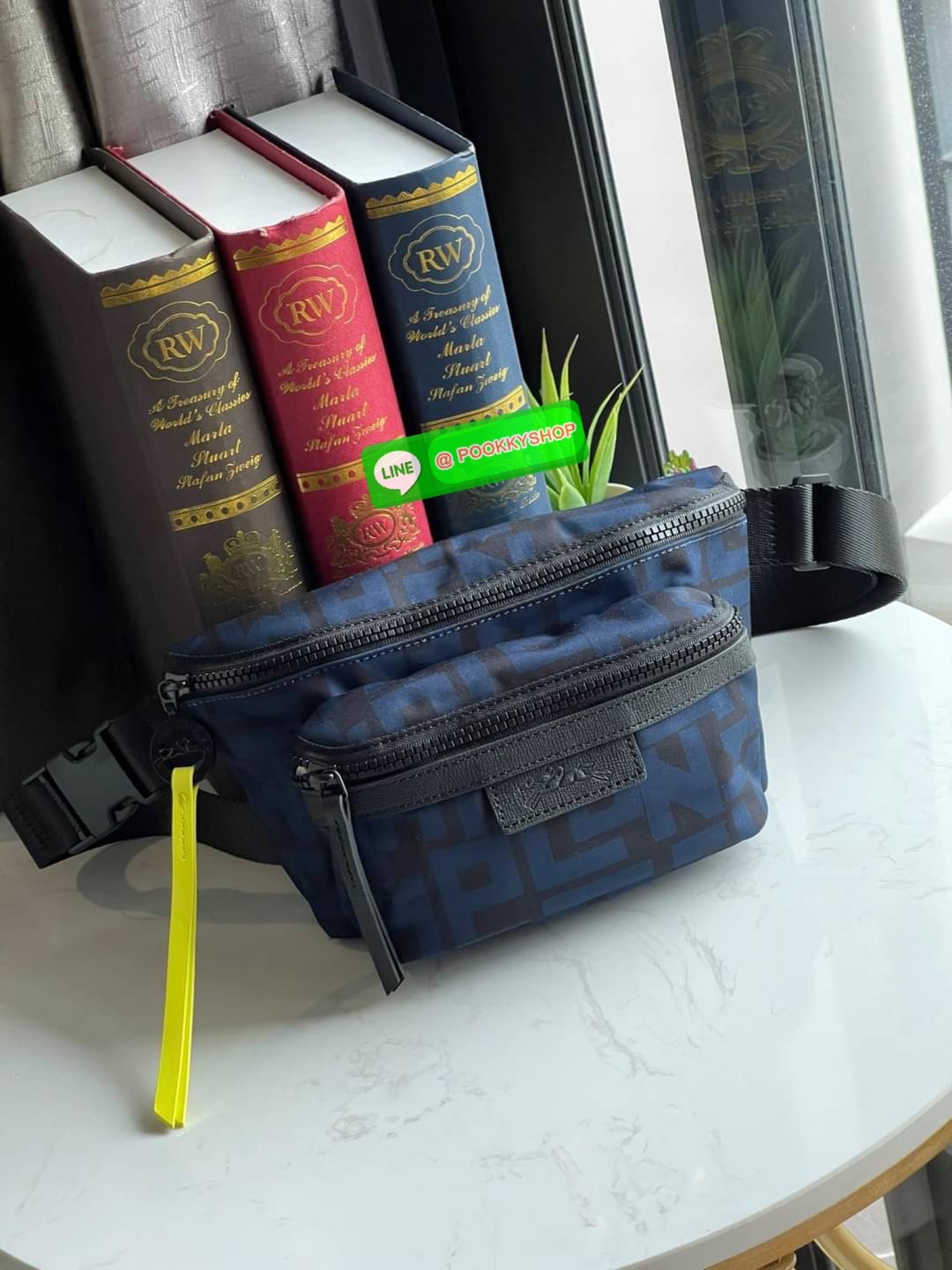 💕LONGCHAMP LE PLIAGE LGP BELT BAG M เท่ห์อย่างมีสไตล์กระเป๋าทรงคาดอกและคาดเอวดีไซน์แนวสปอร์ต เพิ่มความโดดเด่นทันสมัยด้วยลายซิกเนเจอร์ มีช่องซิปที่ใช้งานง่ายช่วยให้คุณหยิบใช้สิ่งของจำเป็นได้อย่างสะดวกและง่ายดาย และผสานสายรัดแบบปรับได้เข้ากับหัวเข็ม