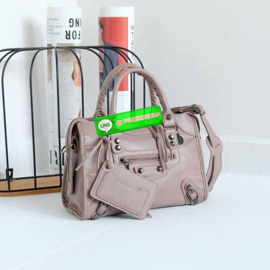 มาเพิ่มแล้วค่า ตามคำเรียกร้อง KEEP รุ่น Ghaso size L เป็นขนาดใหม่ใหญ่ขึ้นกว่าเดิม จุเพิ่มขึ้น และอะไหล่สีดำรมควันแบบใหม่ให้ความสวยเท่ขึ้นกว่าเดิม ค่า