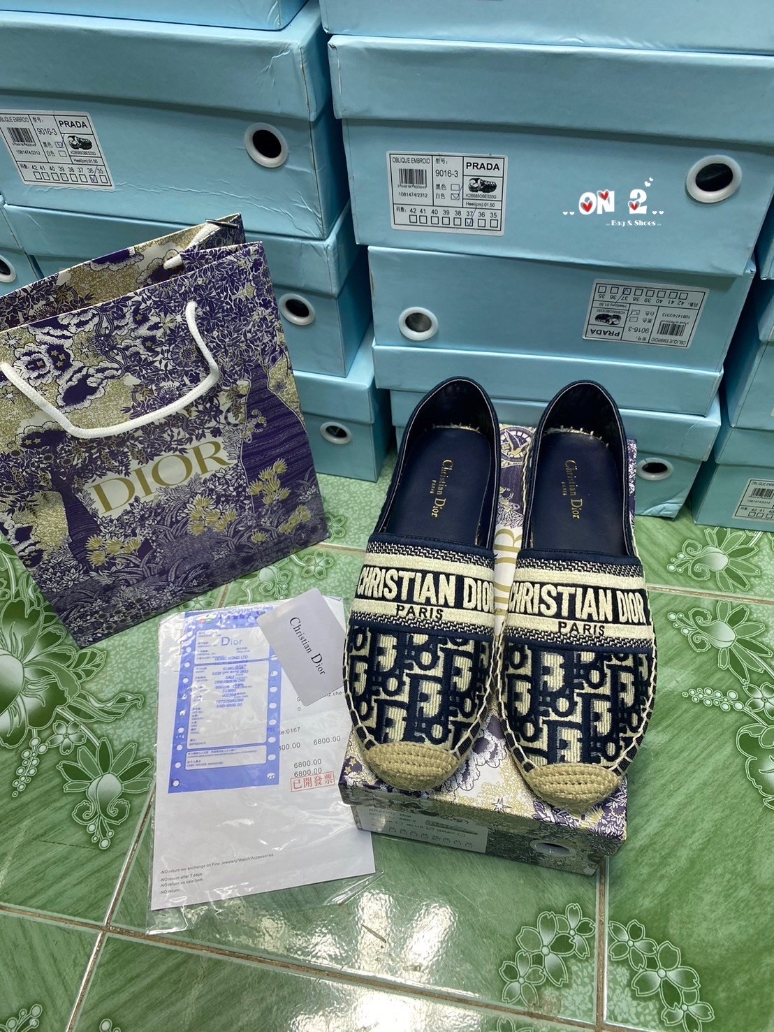 DIOR ESPADRILLES รองเท้าดิออร์ทรง DIOR ESPADRILLES พร้อมส่ง สวยมาก ตัดเย็บขึ้นทรงจากของแท้ พื้นนิ่ม มีกันลื่นค่ะ ใส่สบาย น้ำหนักเบา ไม่บีบเท้า มาพร้อมอุปกรณ์ครบตามรูป