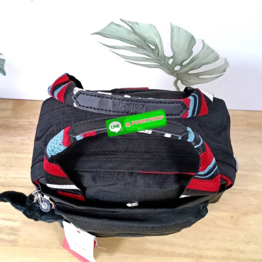 KIPLING 3 WAYS MINI BACKPACK ซับในลายตาราง กระเป๋าสะพาย 3 Ways รุ่นใหม่ วัสดุ Nylon & Polyester 100% หูหิ้วหนังปั๊มชื่อแบรนด์ สายสะพายยาวเลื่อนปรับได้ free size และ สามารถถอดได้ สามารถถือหรือสะพายได้ จะสะพายไหล่ สะพายเฉียง Crossbody หรือจะคล้องสายเป็นเป้ส