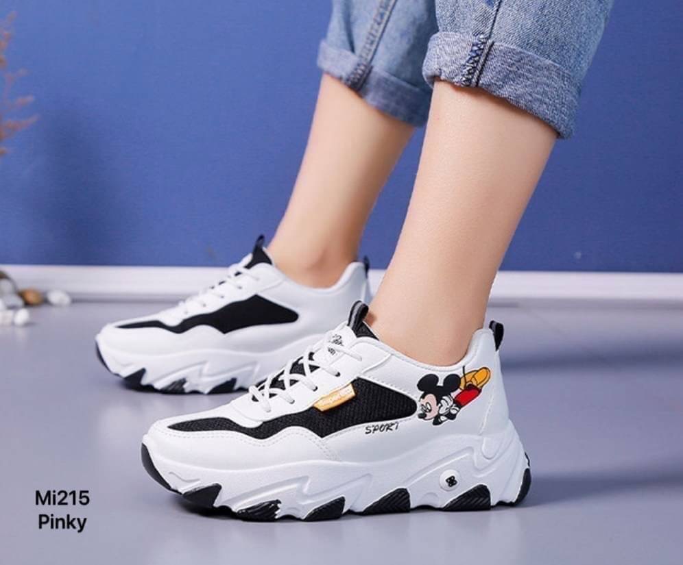 พร้อมส่ง Mi215 รอบ 2 ครบไซส์ ผ้าใบมิกกี้เมาส์ Mi215 งานนำเข้าแบบสวย งานดีมาก แบรนด์ suprem เพิ่มแบรนด์ Mickey ที่สาวๆชื่นชอบมาอีก แบรนด์หนักๆ ในราคาเบามากกก ผลิตจาก pu เกรดดีที่สุด ด้านในบุนิ่ม พื้นนิ่มมาก แต่งสีสวยเด่น ใส่เล่น หรือใส่วิ่งได้ ใส่กับชุดไหน