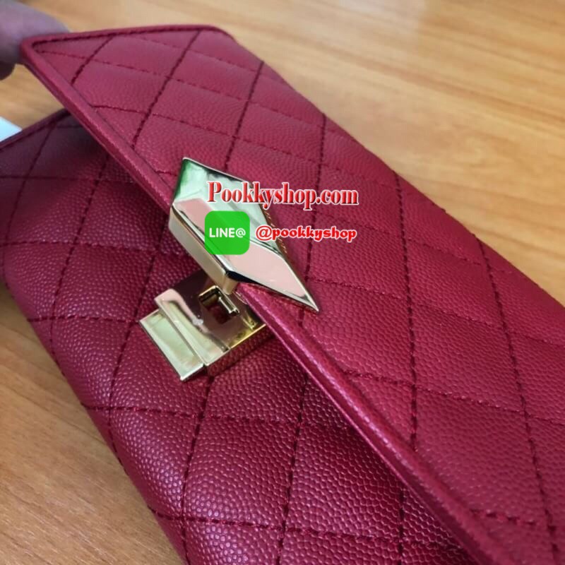 Charles&Keith Quilted Chain Wallet กระเป๋าสตางค์ใบยาว วัสดุลายหนังคาเวียร์ เปิด-ปิดด้วยตัวกดล๊อก ด้านในมีช่องซิปใส่เหรียญ ช่องใส่บัตร ช่องใส่ธนบัตร ใส่ iphone7+ได้ มาพร้อมสายยาว 102 cm.สามารถถอดสายออกได้ (ปรับสายไม่ได้)