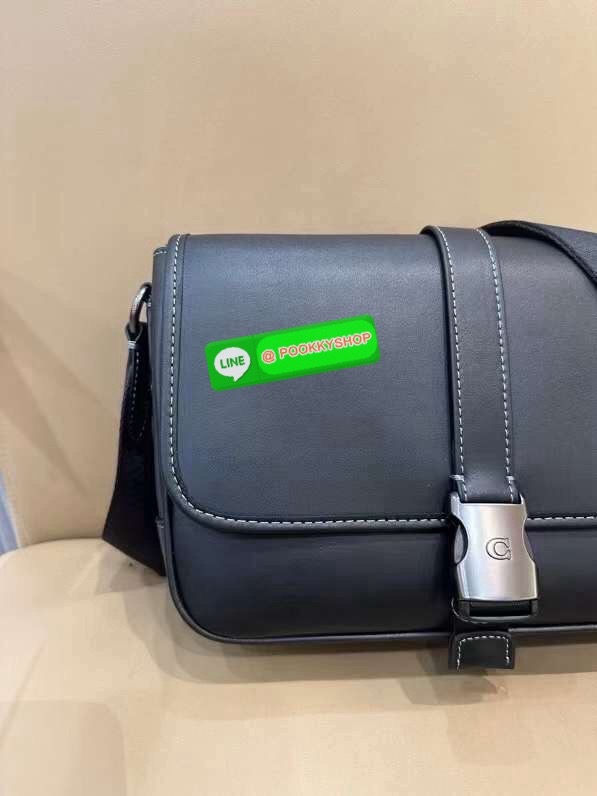 Coach League Messenger Bag PRODUCT DETAILS Smooth leather Inside multifunction pockets Speedclip closure, fabric lining Outside open pocket