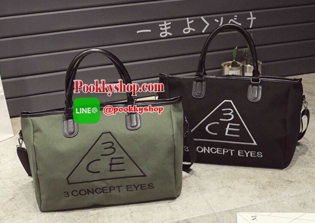 Don't Miss! กระเป๋าเดินทางแบรนด์ดัง 3CE ของแท้จากเกาหลี วัสดุ NYLON เนื้อหนาสีดำสกรีนโลโก้ 3CE หูหิ้วหนังสะพายไหล่ได้ พร้อมสายสะพายยาวถอดได้ Crossbody ได้ ใบใหญ่จุใจใส่เสื้อผ้ารองเท้าของใช้ได้เยอะ น้ำหนักเบา ดูแลรักษาทำความสะอาดง่าย เปิดปิดด้วยซิปด้า