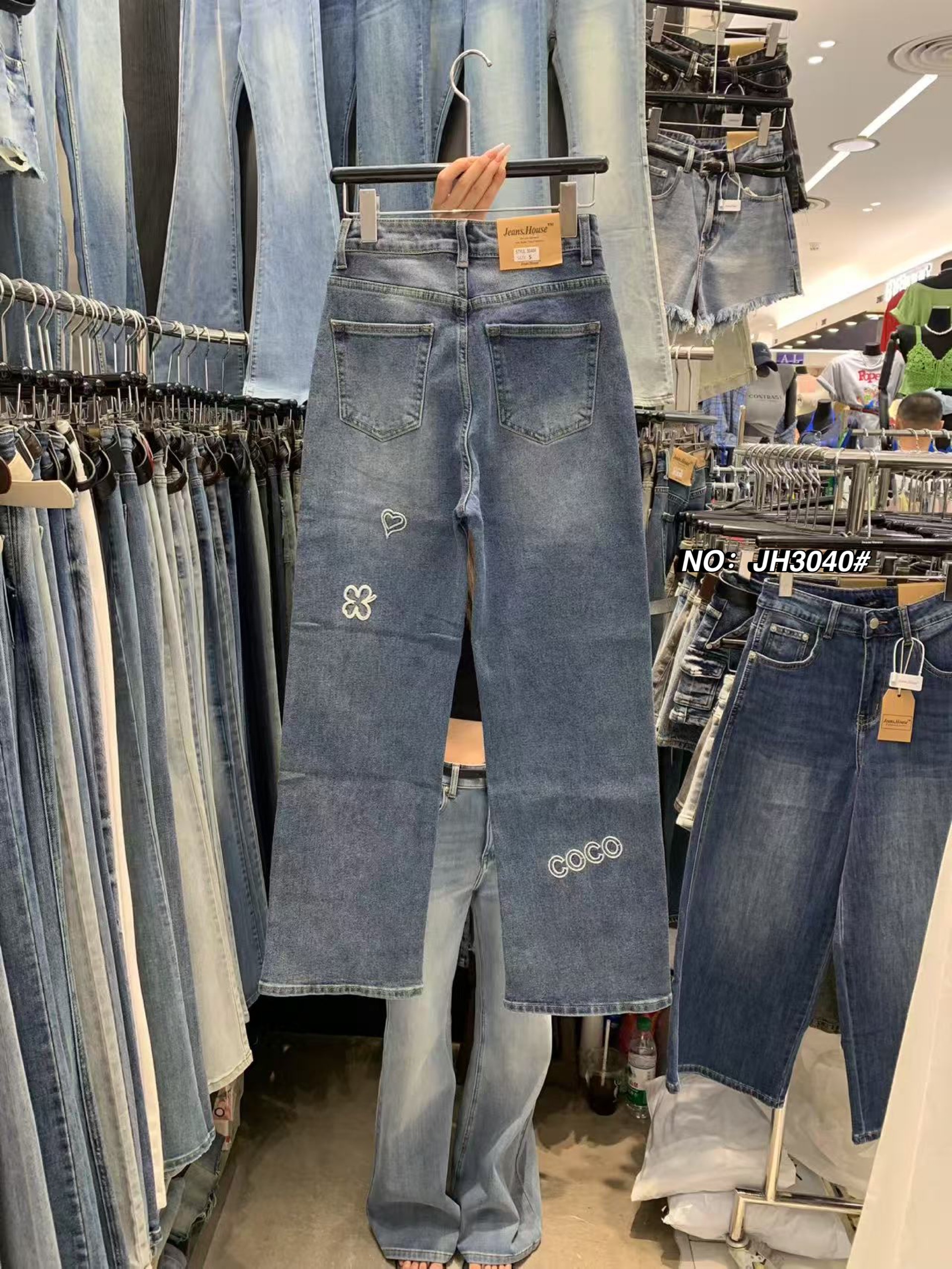 กางเกงแฟชั่น No.JH3040# - กางเกงยีนส์ขากระบอก งานสวยจริงๆ ไม่ว่าเนื้อผ้า ทั้งสีและทรง สวยไปหมดเลยค่า
