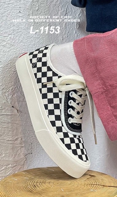 New in ‼️ ไอ้ต้าวความเท่ห์ จึ้งมาก 😍 ไอเท็มเด็ด ประจำวันนี้ค่า👍 รองเท้าผ้าใบแฟชั่น แนวสตรีท ลายตารางหมากรุก สุดฮิต สวมง่าย แมทช์ชุดได้ทุกแนว หล่อทึ่ง สวยจึ้ง แนะนำเลยจ้า