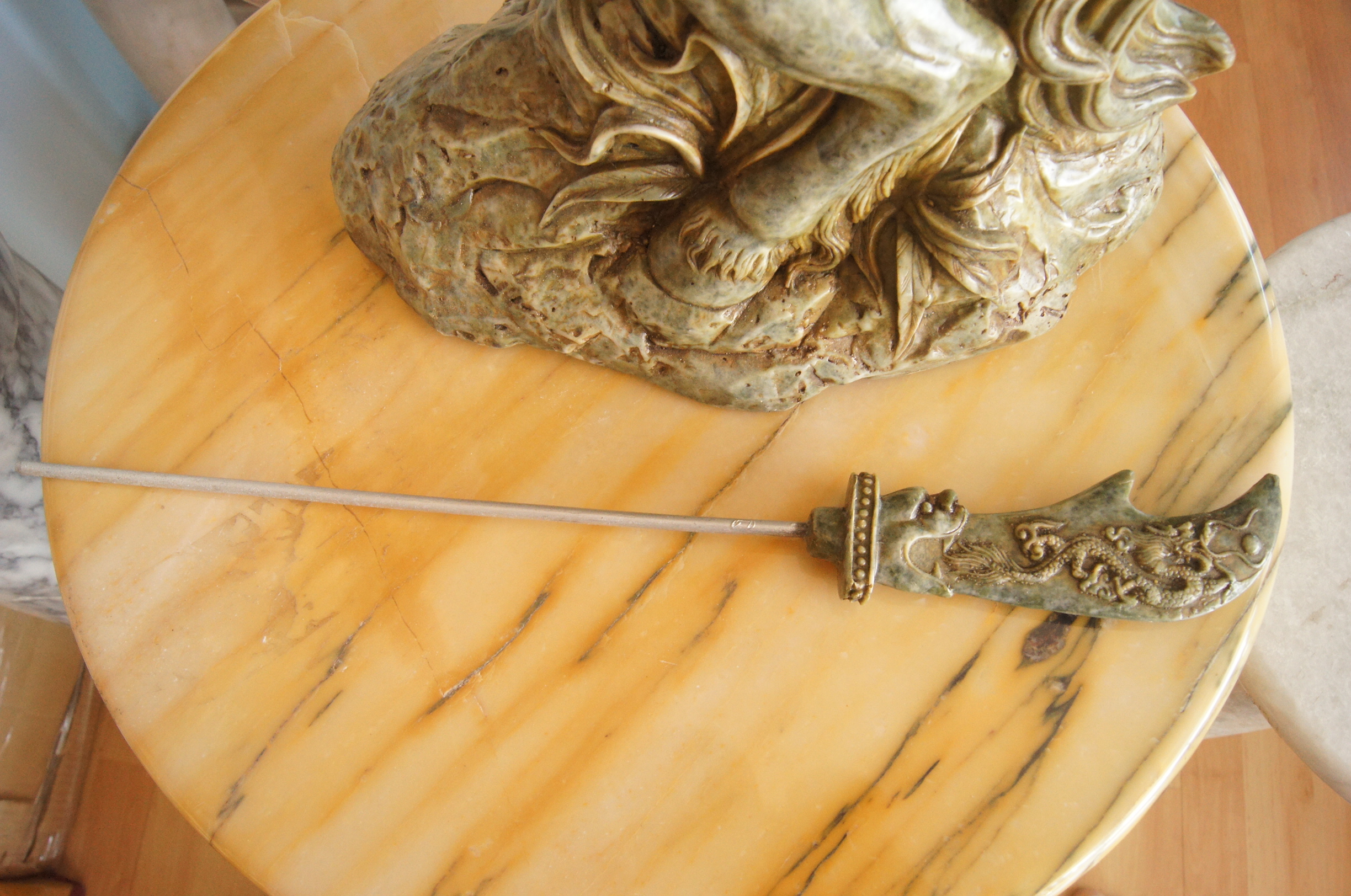 เทพเจ้ากวนอูขี่ม้า ออกศึก ขนาด สูง 40 กว้าง 30 cm