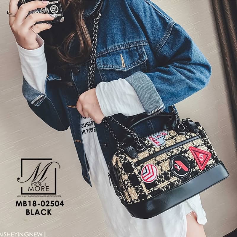 พร้อมส่ง… กระเป๋าแฟชั่นงานนำเข้าดีไซน์เก๋ส์สไตล์แบรนด์ดัง กระเป๋าแฟชั่นงานนำเข้าดีไซน์เก๋ส์สไตล์แบรนด์ดัง ทรงกระบอกเล็ก วัสดุผ้าทอลายอย่างดี แต่งหนัง pu ใบเล็กแต่จุของได้เยอะ งานสวย สินค้ามาจำนวนจำกัด รุ่นนี้แนะนำสาวๆ ไม่ควรพลาด