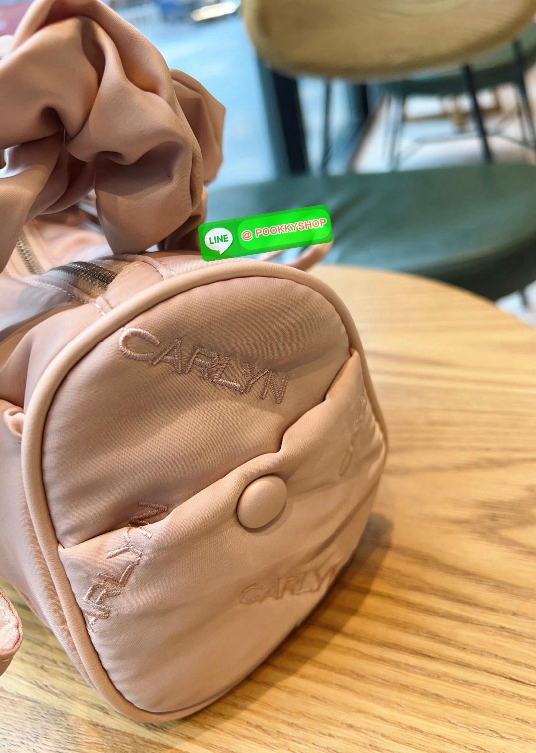 NEW ARRIVAL! น้องใหม่ล่าสุด มีความน่ารักไม่ไหวค่าสาวๆ CARLYN TIA MINI BAG พร้อมส่ง! สุดคิ้วท์ไปกับน้องสไตล์สายเกากันค่า ด้วยดีไซด์ใหม่ วัสดุไนล่อนอย่างดี ปักลายแบรนด์ทั้งใบสวยงาม