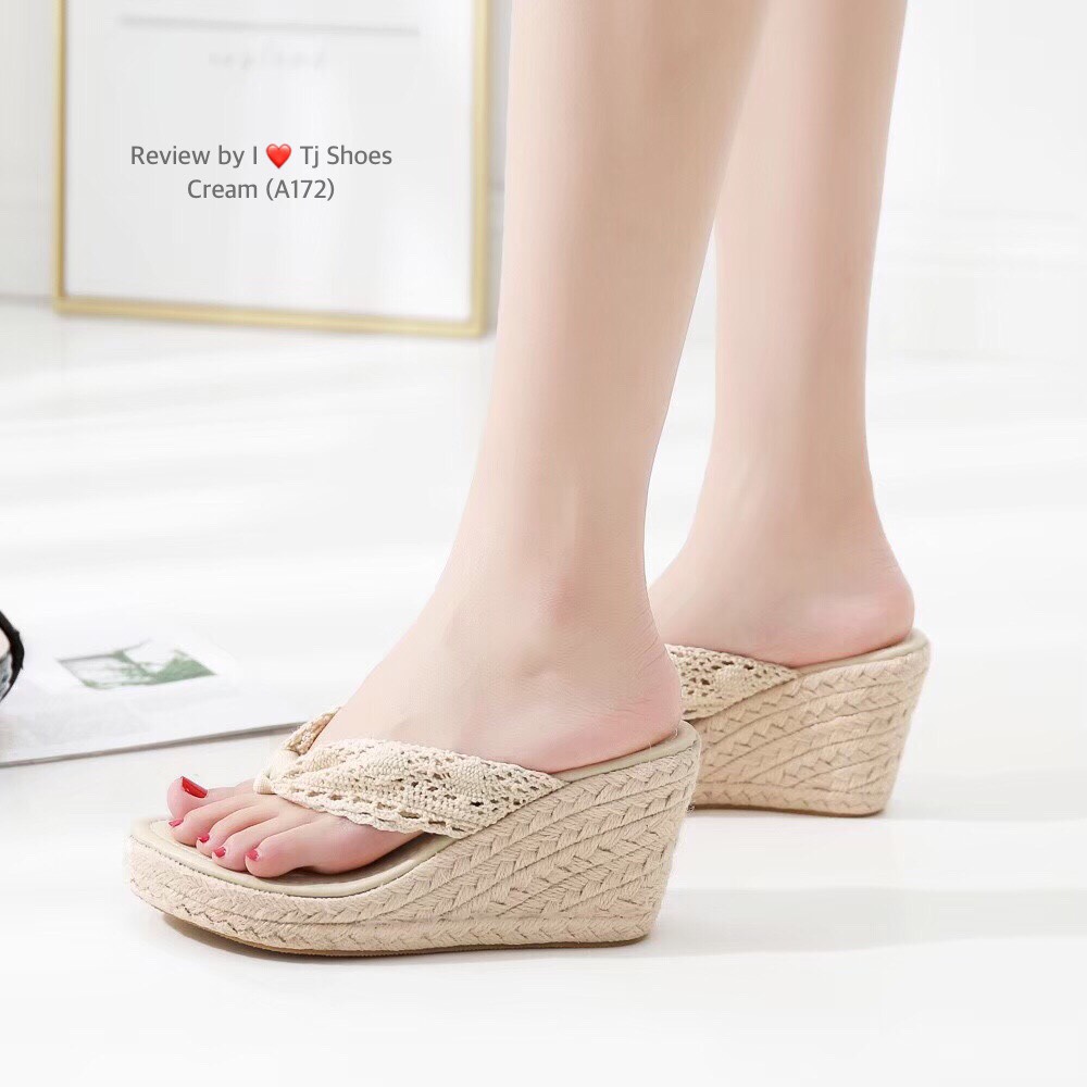 พร้อมรองเท้าส้นเตารีด สวยเก๋ดูแพงมาก รุ่นนี้เป็นงานสั่งทำพิเศษ วัสดุเกรดอย่างดีมากๆ ผ้าลูกไม้น่ารักๆ น้ำหนักเบา สวมใส่ง่ายใส่เดินสบาย แมทกับชุดง่ายอะไรก้สวย แถมใส่ได้เรื่อยๆ ของจริงงานคุณภาพดีสวยคุ้มเกินราคา สวยตรงปกแน่นอนเพราะร้านถ่ายรูปจากสินค้าจริง เป็