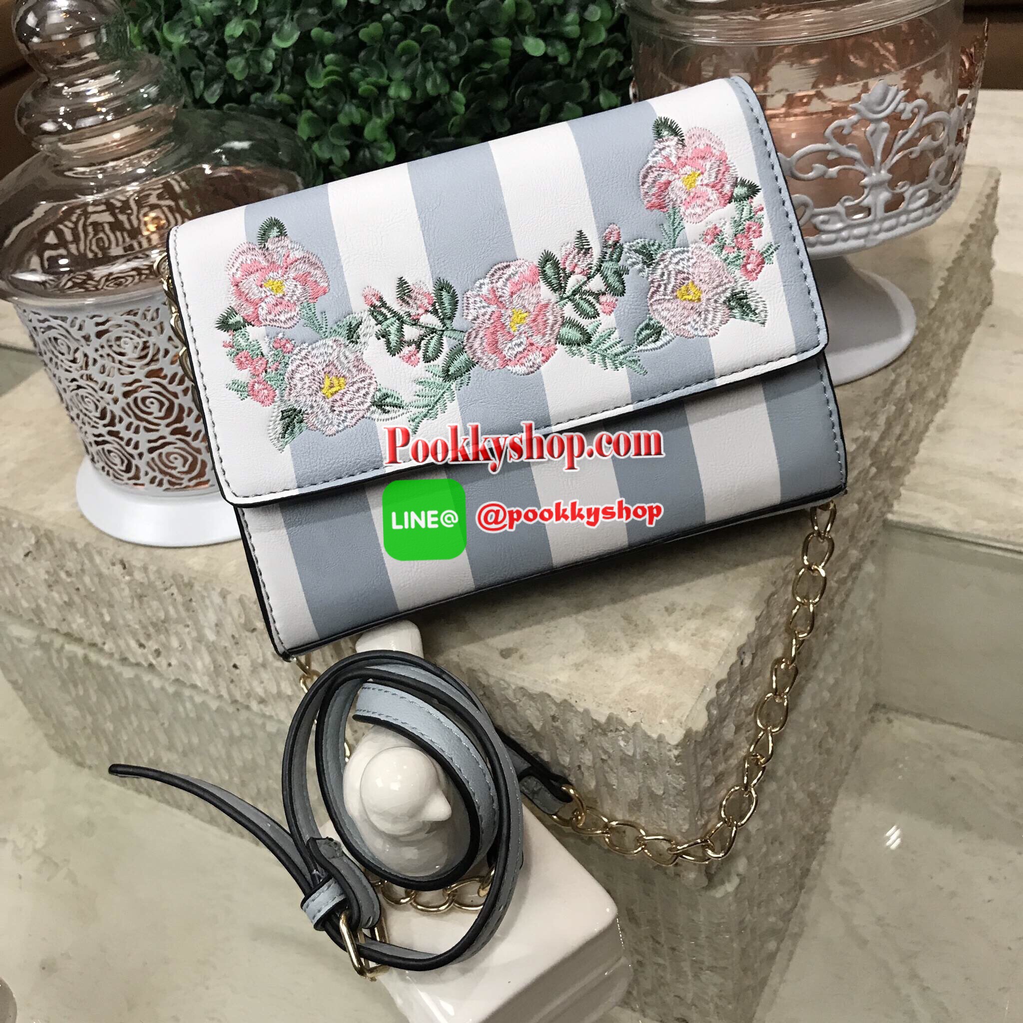 Don't Miss! NEW ARRIVAL! ALDO flower Crossbody Bag กระเป๋าถือ/สะพายรุ่นใหม่ล่าสุด ALDO แบรนด์ดังจากแคนนาดาดีไซน์สุดชิคปักลายดอกไม้สไตล์วินเทจหนังลายทางสพาสเทลอยู่ทรงกันน้ำ เปิดปิดด้วยกระดุมแม่เหล็ก ภายในมีโลโก้ ช่องซิป ช่องใส่มือถือ ใส่iphone7+ได้ น้
