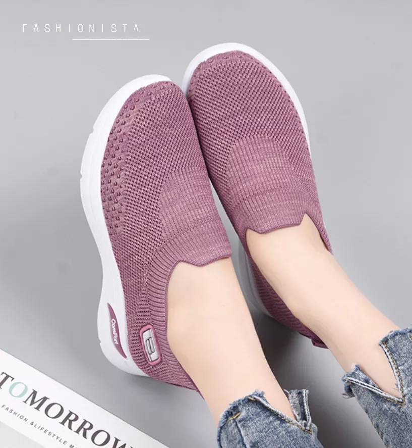 มาแล้วค่ะ รุ่นขายดี!! พร้อมส่งเลย ไม่ต้องรอนานคร๊า ไม่อยากให้พลาดเลยสำหรับรุ่นนี้ !! รองเท้าสุขภาพทรงสลิปออน วัสดุผ้าทอเนื้อหนานุ่มขึ้นทรง ใส่สบายกระชับเท้า ดีไซน์สวยเก๋ พื้นยาง 1.5 นิ้ว รองรับแรงกระแทกเท้าและยืดหยุ่นได้ดีมากๆค่ะ ใครได้ใส่ต้องหลงรักแน่นอน