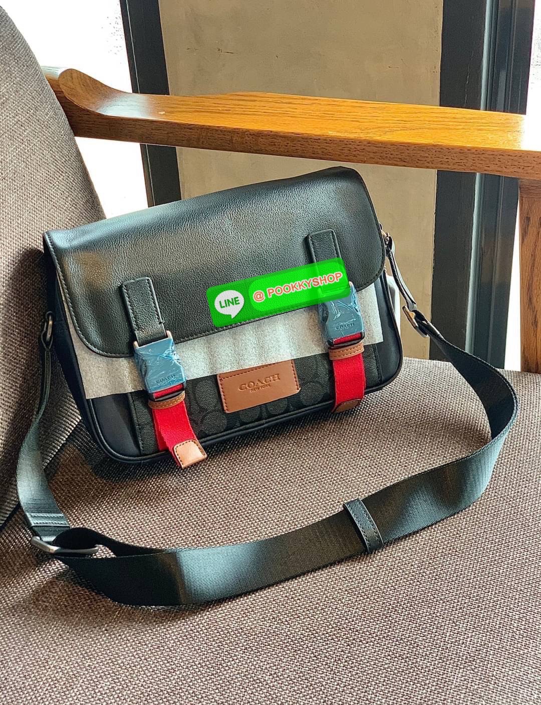 COACH TRACK CROSSBODY IN COLORBLOCK ((4141//4021)) พร้อมส่งที่ไทย ใหม่ล่าสุดค่ะ! กระเป๋าสะพายครอสบอดี้ร์หรือสะพายข้าง หนังแท้ชั้นดีที่สุด หนังนิ่มสวยมากๆค่ะ ด้านหน้าเย็บป้ายหนังโลโก้แบรนด์ เปิดปิดกระเป๋าแบบกดล็อคสองข้าง ภายในมีช่องตอนหน้าหนึ่งช่อง;มีซิปเป