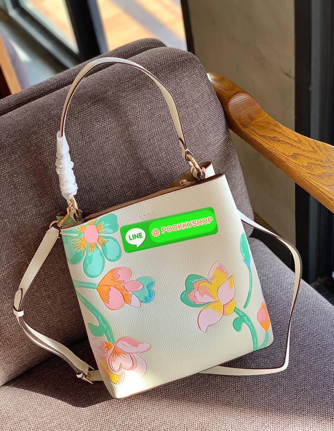 💥NEW ARRIVAL! 🌺ถังใหญ่ สวยมากๆ ทั้งลายทั้งหนัง ไร้ที่ติเลยค่าา 🆕COACH LARGR TOWN BUCKET BAG WITH DREAMY LAND FLORAL PRINT ((C8609)) 📣พร้อมส่ง! คุณภาพเต็ม💯! 🔺จุดเด่นของลายดอกเป็น3Dสัมผัสจะรู้สึกนูนค่ะ กระเป๋า