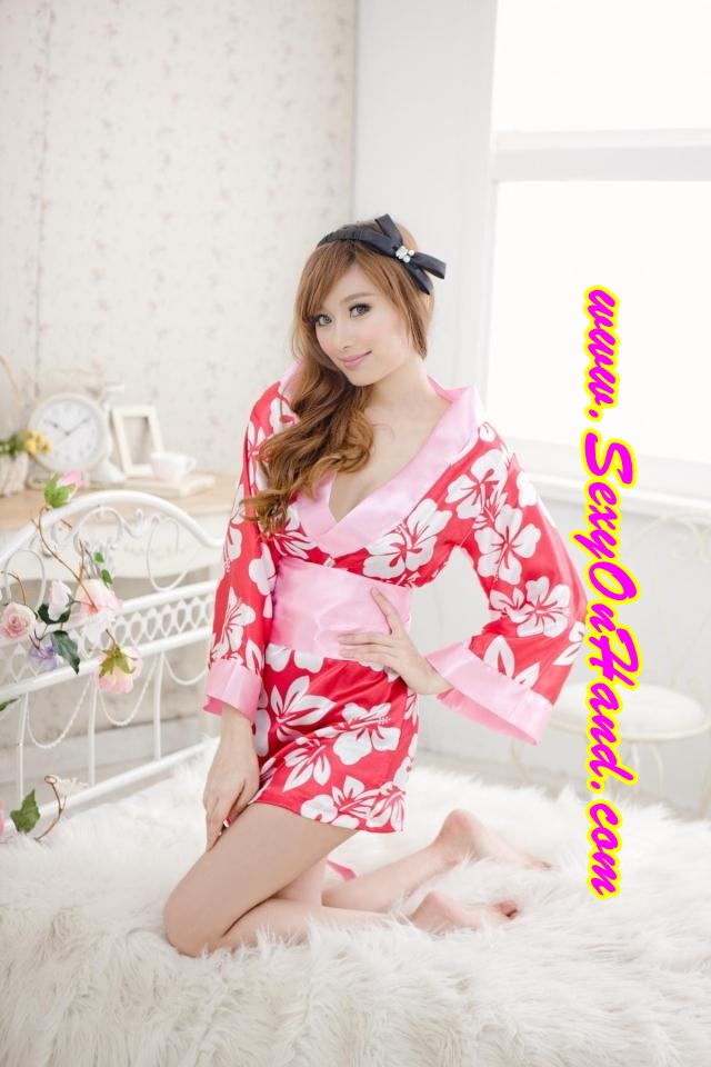 ชุดยูกาตะ กิโมโน เสื้อคลุมญี่ปุ่น ชุดกิโมโนสั้น ลายซากุระ พื้นแดงดอกขาว ติดโบว์ชมพู แต่งขอบแขนและชายเสื้อด้วยผ้ามันสีเดียวกับโบว์ สีหวาน สดใสและน่ารักมากๆคะ
