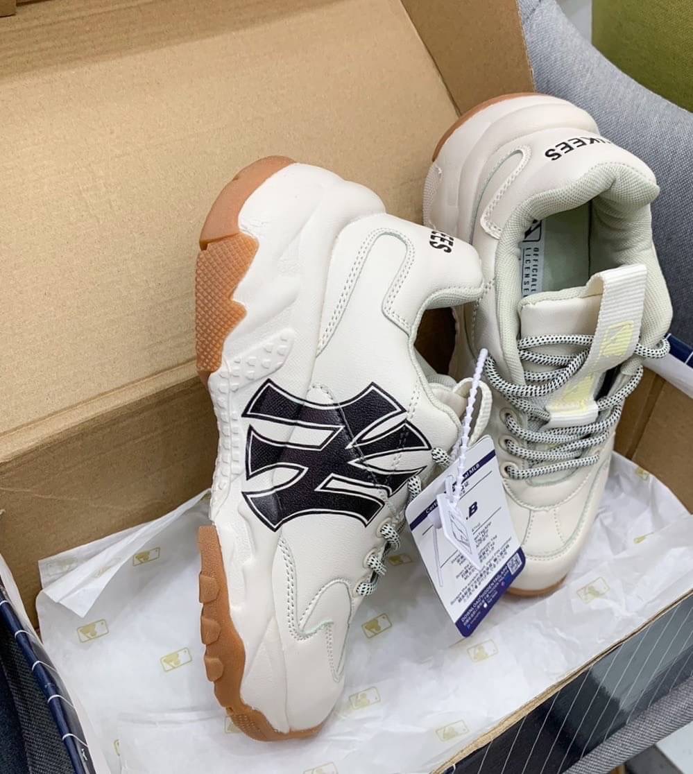 𝙉𝙀𝙒 𝙉𝙀𝙒 ‼️ มาเพิ่มรอบ3 รองเท้าผ้าใบ MLB Korea รุ่นใหม่ล่าสุดรุ่นนี้คือฮิตมากที่เกาหลี รุ่นนี้ทุกคนต้องมีน่ารักมากทรงนี้ใส่แมทช์กับชุดไหนก็เริ่ดไม่ซ้ำใครแน่นอน งายสวยโลโก้ทุกจุด