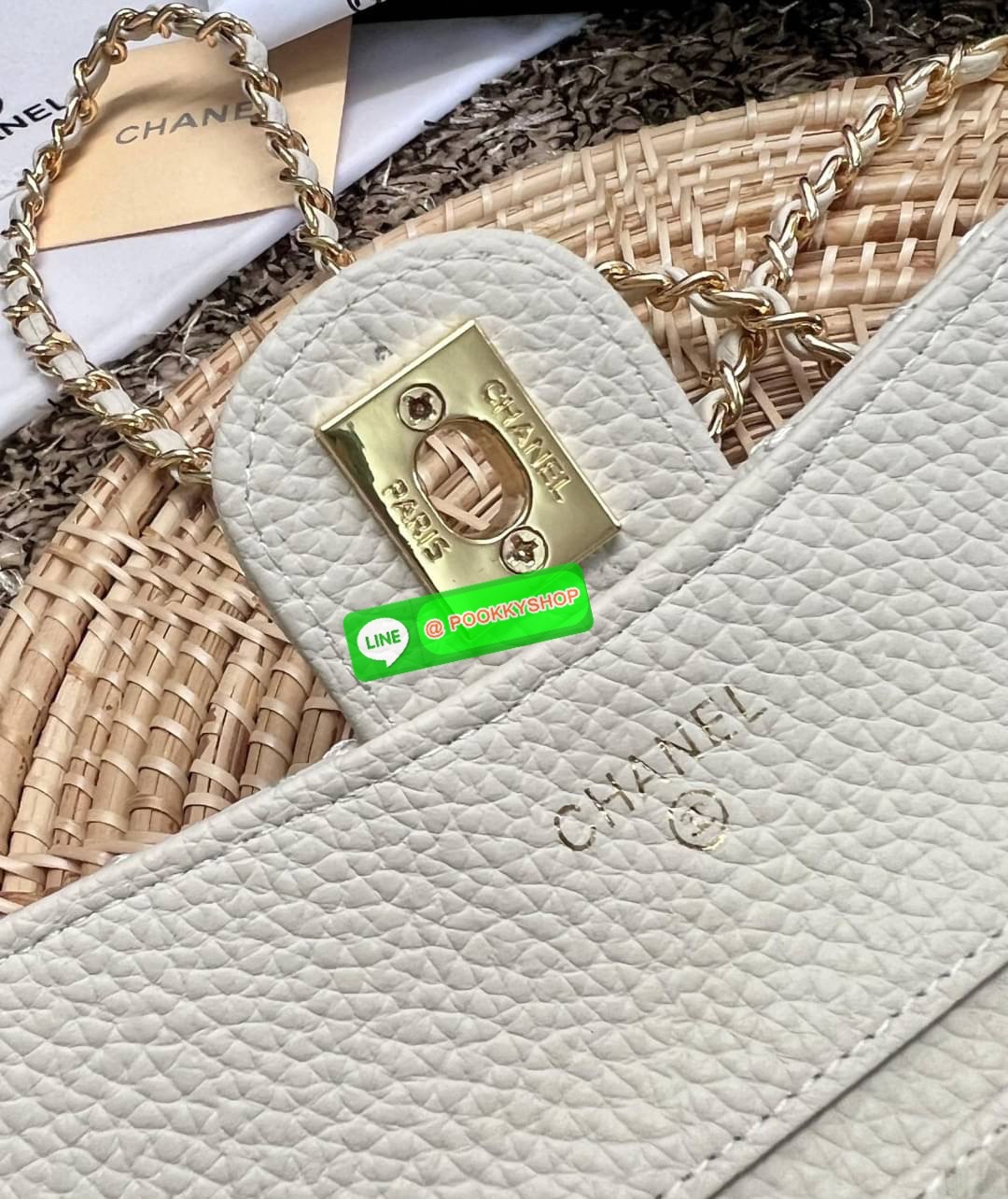 New in! สวยกริปมากๆค่ะ สาวๆที่มีบัตรเยอะๆหรือชอบพกเงินสดเยอะๆ แนะนำรุ่นนี้เลยค่ะ ไม่ผิดหวังแน่นอน CHANEL CHAIN WALLET//CLUTCH BAG ((vip gift ตปท)) พร้อมส่ง บอกเลยน้องสวย ไร้ที่ติเลยค่า! กับกระเป๋าสะพายแบบครอสบอดี้ร์หรือถือแบบคลัทเป็นกระเป๋าเงินเก๋ๆได้เลยค