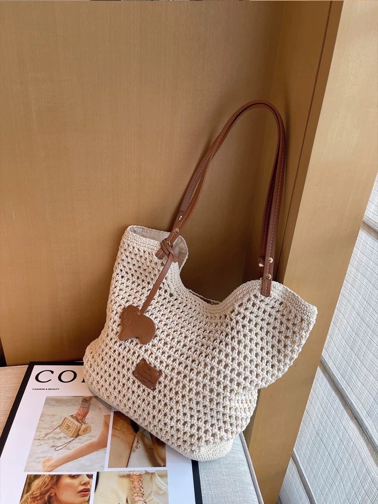 Chio’2nd แบรนด์เกาหลีมาแรงตอนนี้ กระเป๋าดีไซน์ลงตัวสวยทุกคอล งาน handmade สวยแน่หนามาก ทรงนี้ขายดีตัวท๊อป