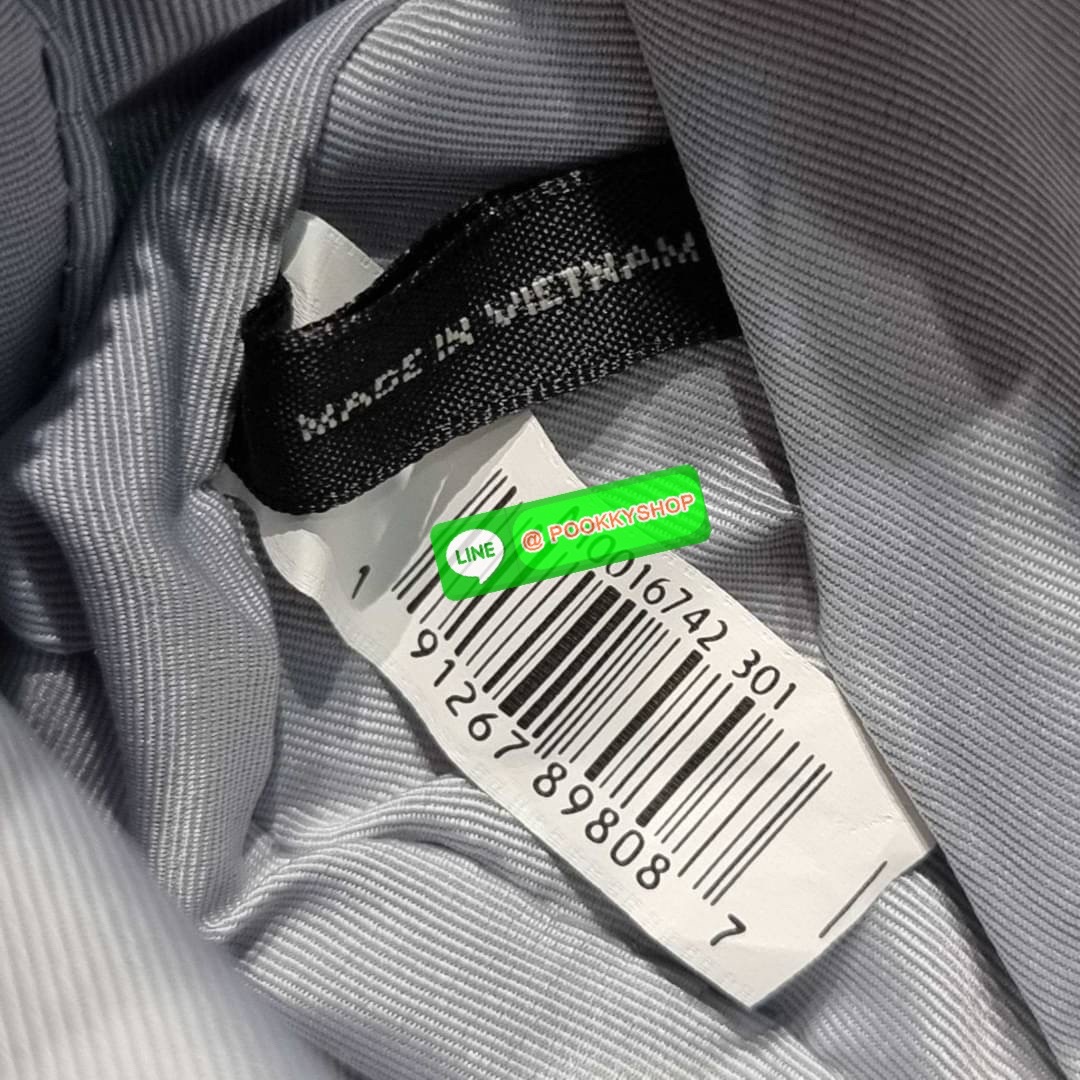 MARC JACOBS THE SNAPSHOT AIRBRUSH BAG สายหวานต้องมีแล้ว! ไอเท็มยอดฮิตที่โดดเด่นเป็นเอกลักษณ์ กับกระเป๋าสะพายข้างสุดปัง ลวดลายเพ้นท์สไตล์แอร์บรัช สวยละมุน เรียกได้ว่าไม่ซ้ำใคร!! วัสดุหนังวัว สวยอยู่ทรง เปิด-ปิดกระเป๋าด้วยซิป มีซิปหลัก 2 ช่อง แบ่งสัดส่วนไว้