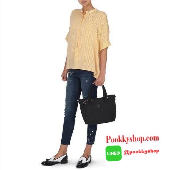 Kipling women’s amiel handbag (k15371) กระเป๋าถือหรือสะพายข้างได้ วัสดุpolyamide100%เปิดปิดกระเป๋าแบบซิปเดียว ภายในมีฐานกว้าง มีช่องซิป ช่องเล็กแยกเป็นสัดส่วนพร้อมสายห้อยกุญแจ ด้านหลังกระเป๋ามีช่องซิปยาวหนึ่งช่องใช้งานได้จริง มาพร้อมสายสะพายถอดออกได้ ปรับ