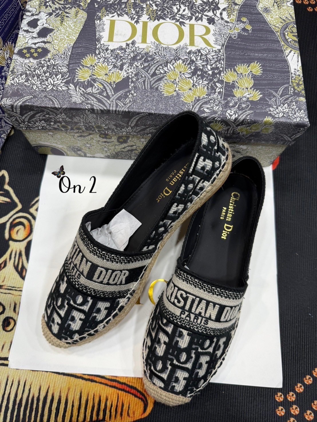 DIOR ESPADRILLES รองเท้าดิออร์ทรง DIOR ESPADRILLES พร้อมส่ง สวยมาก ตัดเย็บขึ้นทรงจากของแท้ พื้นนิ่ม มีกันลื่นค่ะ ใส่สบาย น้ำหนักเบา ไม่บีบเท้า มาพร้อมอุปกรณ์ครบตามรูป