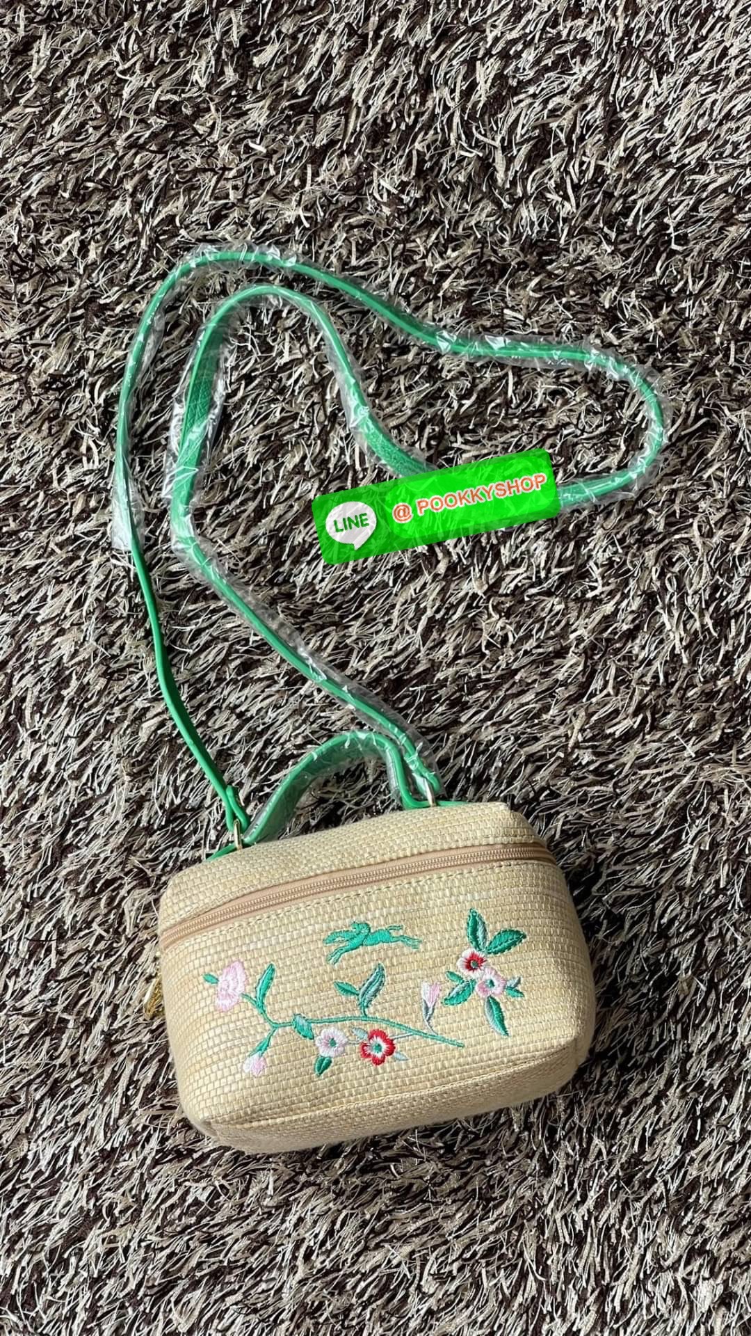 💕 Longchamp vanity xs le panier กระเป๋าสะพายข้างที่ดูเป็นผู้หญิงและไม่คาดฝันใบนี้เป็นเครื่องประดับที่สมบูรณ์แบบในชีวิตประจำวัน มีหูหิ้วและสายสะพาย สามารถถือด้วยมือ สะพายไหล่ หรือสะพายข้างลำตัว Le Pliage เฉลิมฉลองการมาถึงของฤดูร้อนด้วยผ้าใบเอฟเฟกต์